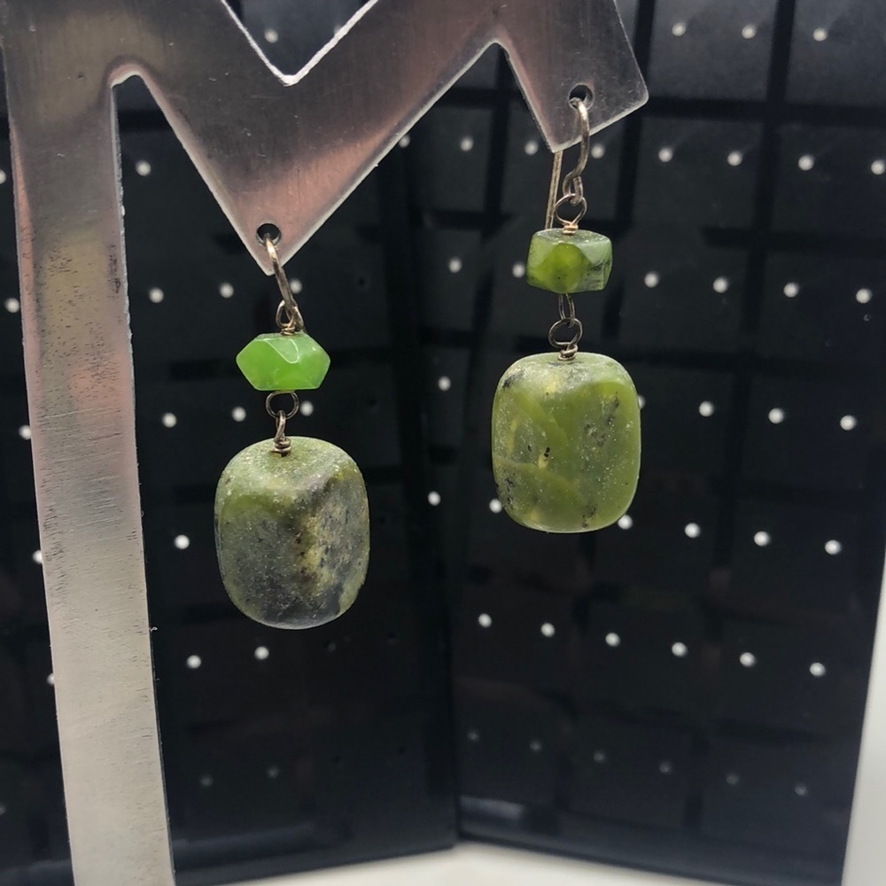 Artisan sterling silver 925 green gemstone dangle drop earrings pop of color.